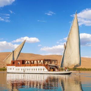 Dahabiya sur le Nil égyptien en Egypte
