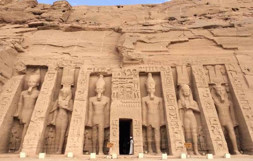 Tour de El Cairo a Abu Simbel por una carretera, Luxor y Asuán 8 Días